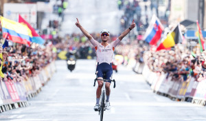 Van der Poel se proclama en Glasgow campeón del mundo de ciclismo en una épica edición