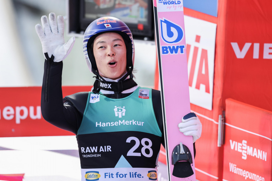 Ryoyu Kobayashi logra el récord del mundo de salto de esquí alcanzando 291 metros