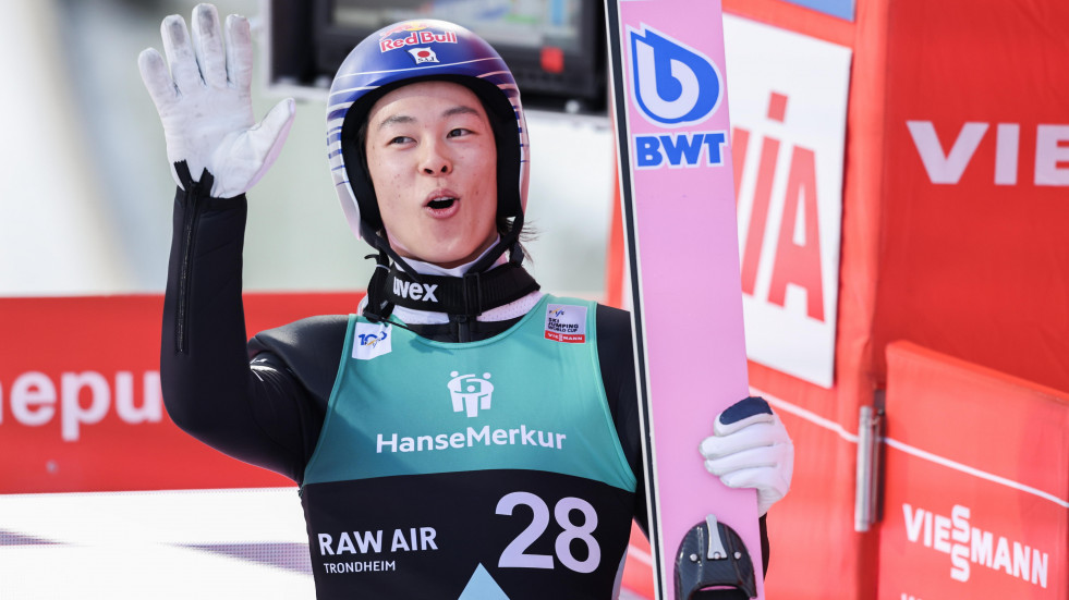Ryoyu Kobayashi logra el récord del mundo de salto de esquí alcanzando 291 metros